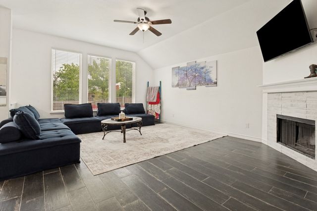 409 Creek Point Lane, Arlington, TX 76002