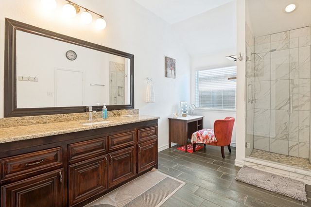 409 Creek Point Lane, Arlington, TX 76002