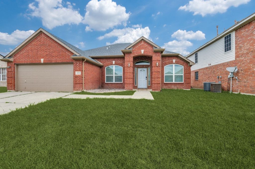 409 Creek Point Lane, Arlington, TX 76002