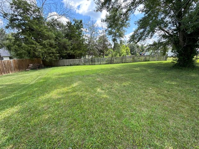 1807 N CHARLESTON CIR, Columbia, MO 65202