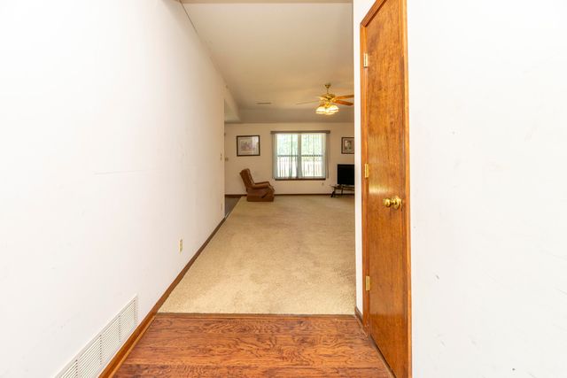 1807 N CHARLESTON CIR, Columbia, MO 65202