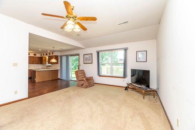 1807 N CHARLESTON CIR, Columbia, MO 65202