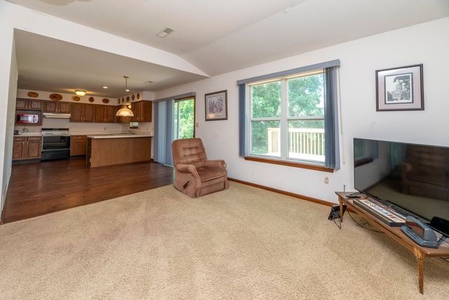 1807 N CHARLESTON CIR, Columbia, MO 65202