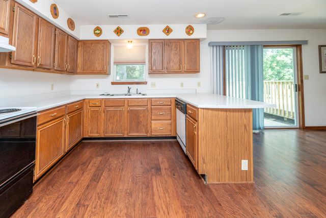 1807 N CHARLESTON CIR, Columbia, MO 65202