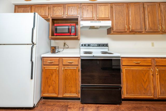 1807 N CHARLESTON CIR, Columbia, MO 65202