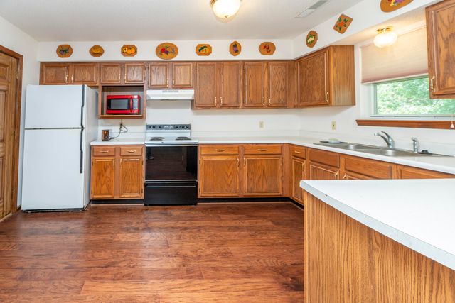 1807 N CHARLESTON CIR, Columbia, MO 65202
