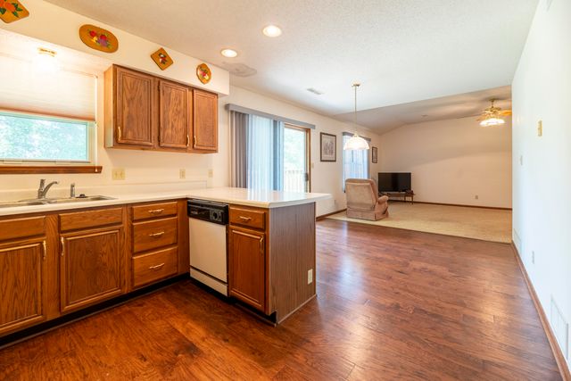 1807 N CHARLESTON CIR, Columbia, MO 65202
