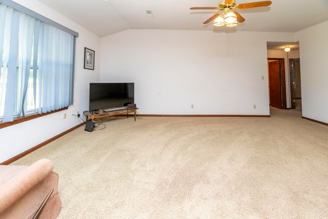 1807 N CHARLESTON CIR, Columbia, MO 65202