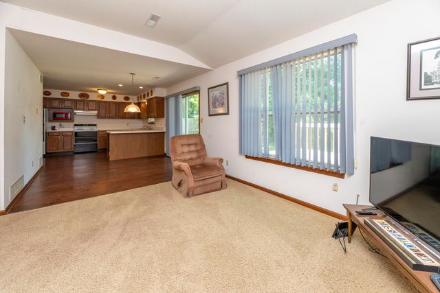 1807 N CHARLESTON CIR, Columbia, MO 65202