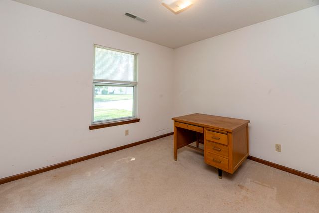 1807 N CHARLESTON CIR, Columbia, MO 65202