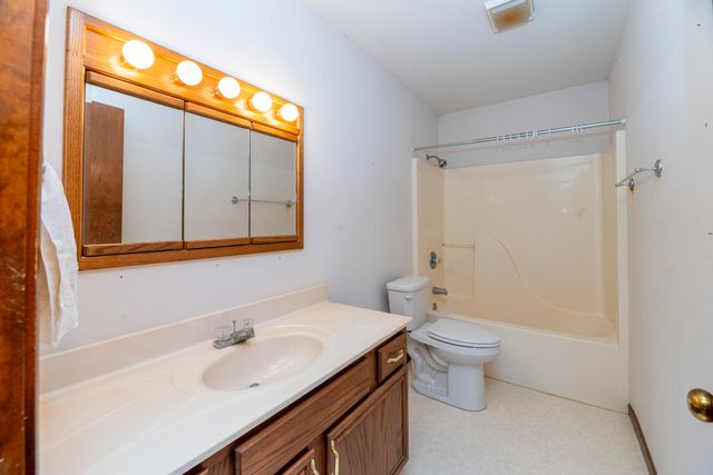1807 N CHARLESTON CIR, Columbia, MO 65202