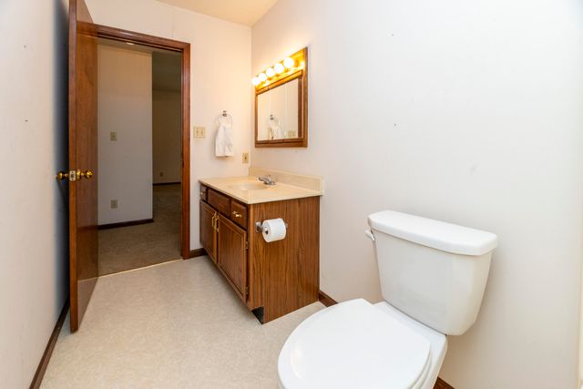 1807 N CHARLESTON CIR, Columbia, MO 65202