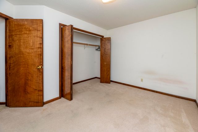 1807 N CHARLESTON CIR, Columbia, MO 65202