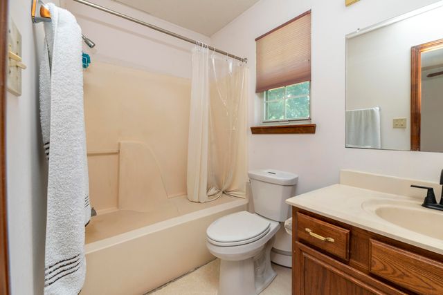 1807 N CHARLESTON CIR, Columbia, MO 65202