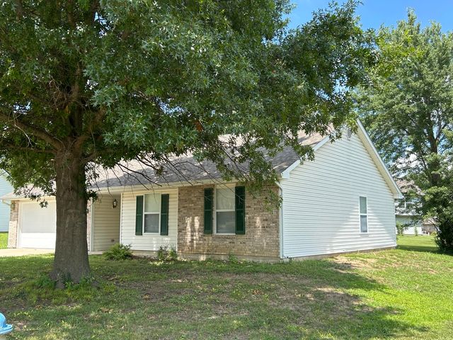 1807 N CHARLESTON CIR, Columbia, MO 65202