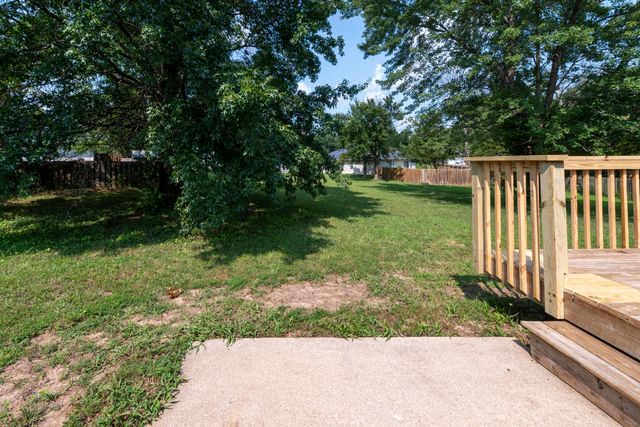 1807 N CHARLESTON CIR, Columbia, MO 65202
