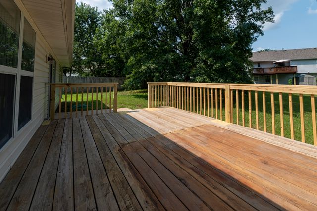 1807 N CHARLESTON CIR, Columbia, MO 65202