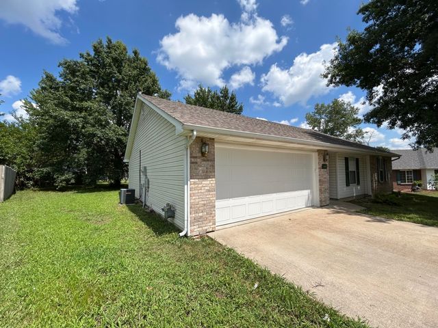 1807 N CHARLESTON CIR, Columbia, MO 65202