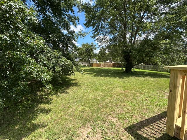 1807 N CHARLESTON CIR, Columbia, MO 65202