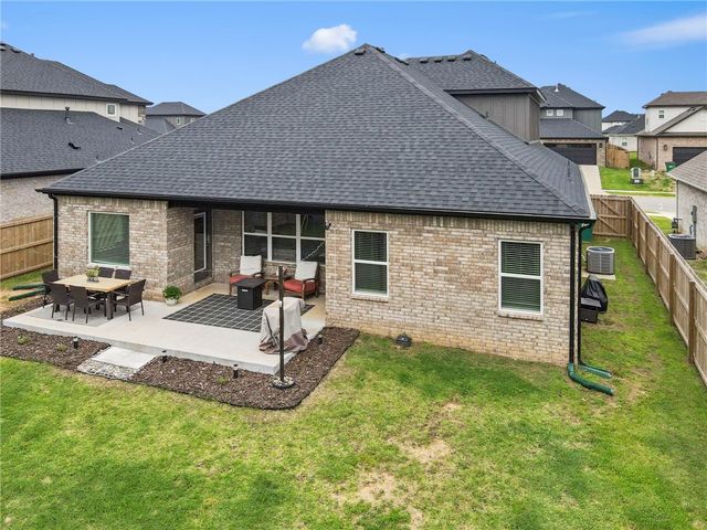 1200 Whistler Street, Bentonville, AR 72713