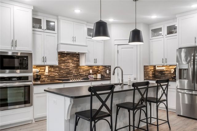 1200 Whistler Street, Bentonville, AR 72713