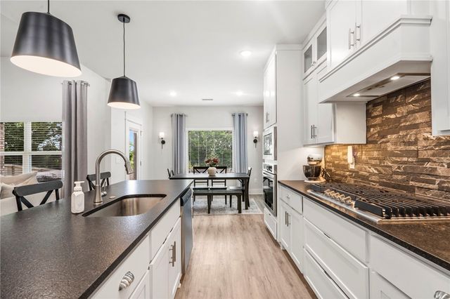 1200 Whistler Street, Bentonville, AR 72713