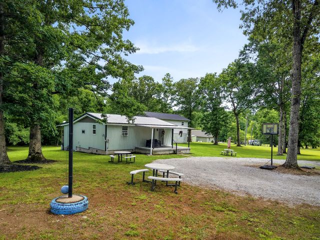 1400 Orlie Young Rd, Crab Orchard, TN 37723