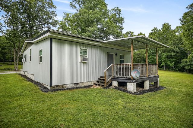 1400 Orlie Young Rd, Crab Orchard, TN 37723
