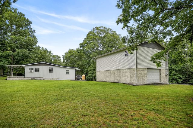 1400 Orlie Young Rd, Crab Orchard, TN 37723