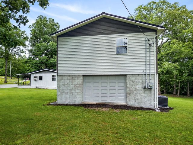 1400 Orlie Young Rd, Crab Orchard, TN 37723
