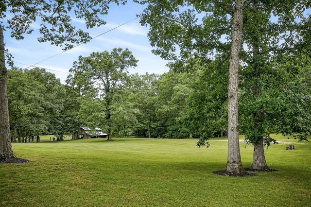 1400 Orlie Young Rd, Crab Orchard, TN 37723
