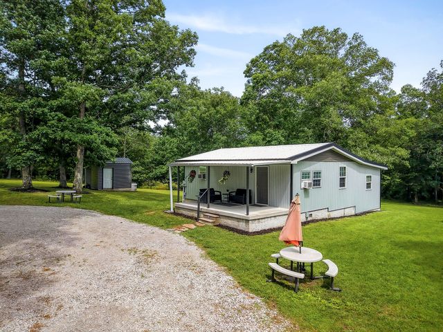 1400 Orlie Young Rd, Crab Orchard, TN 37723