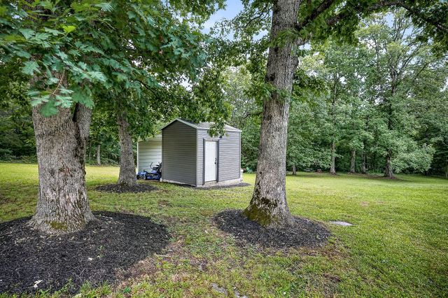 1400 Orlie Young Rd, Crab Orchard, TN 37723