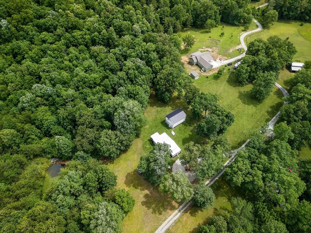 1400 Orlie Young Rd, Crab Orchard, TN 37723