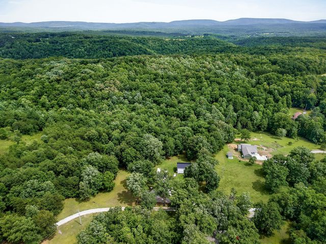 1400 Orlie Young Rd, Crab Orchard, TN 37723