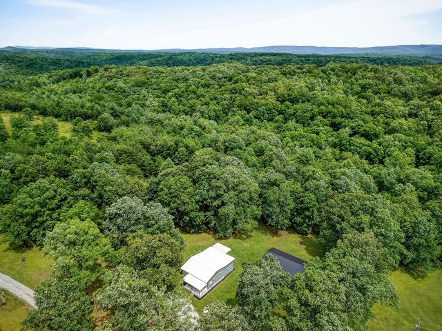 1400 Orlie Young Rd, Crab Orchard, TN 37723