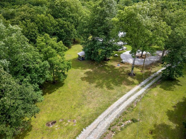 1400 Orlie Young Rd, Crab Orchard, TN 37723
