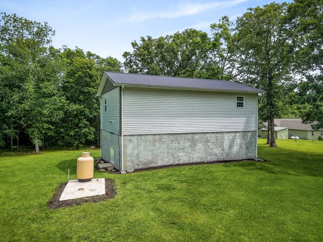 1400 Orlie Young Rd, Crab Orchard, TN 37723