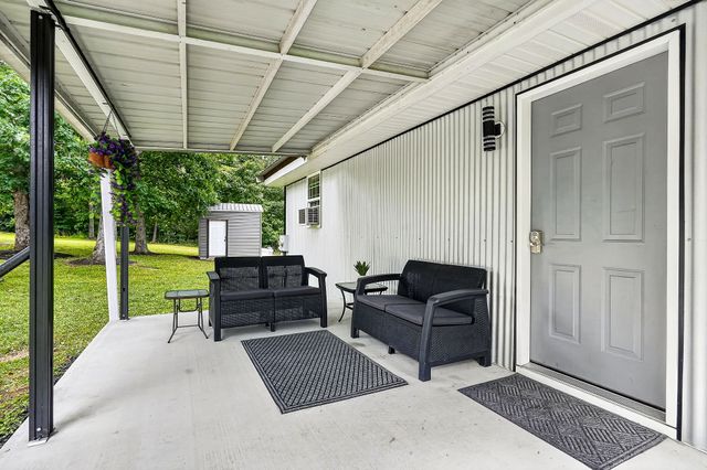 1400 Orlie Young Rd, Crab Orchard, TN 37723