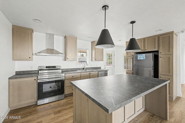 1091 S CEDAR Drive, Apache Junction, AZ 85120