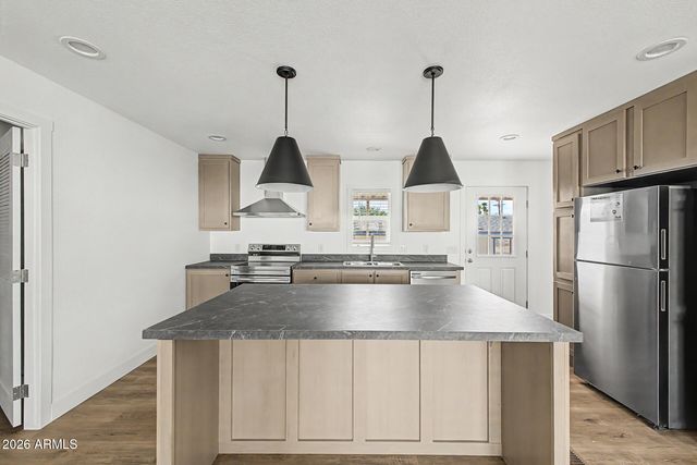 1091 S CEDAR Drive, Apache Junction, AZ 85120
