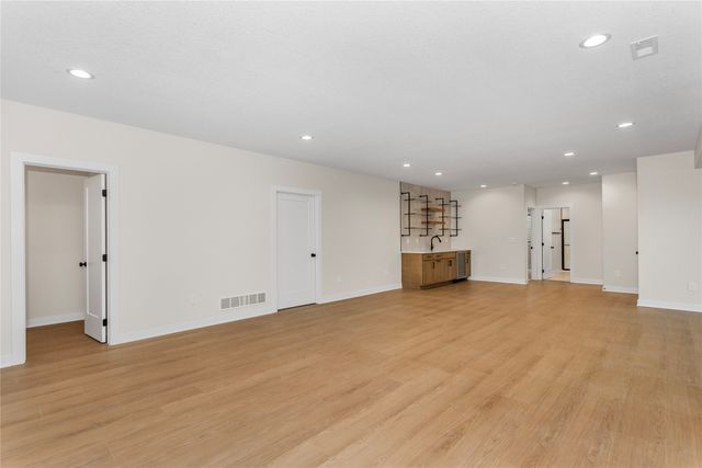 4657 174th Street, Urbandale, IA 50323