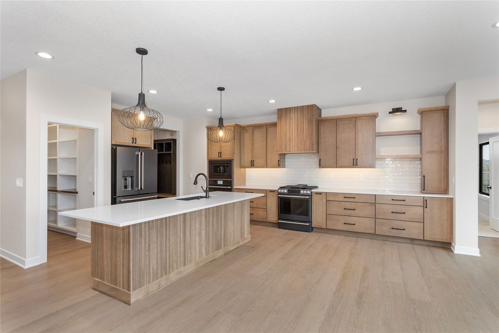 4657 174th Street, Urbandale, IA 50323