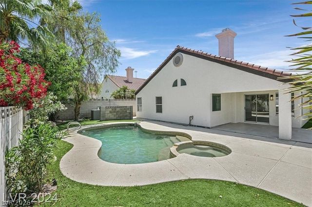 8 Barton Spring Circle, Henderson, NV 89074