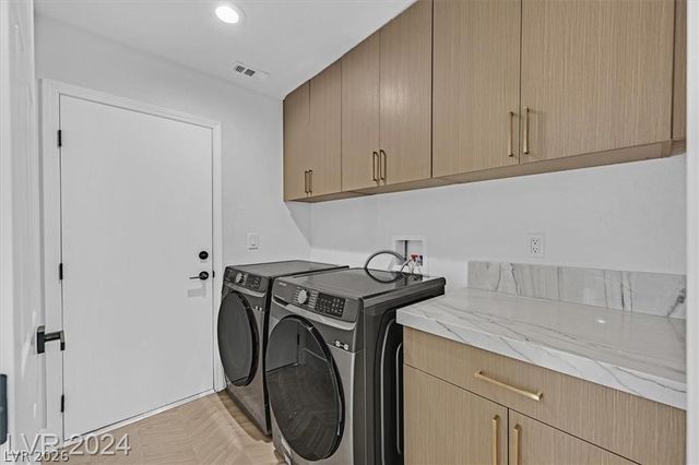 8 Barton Spring Circle, Henderson, NV 89074