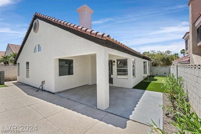 8 Barton Spring Circle, Henderson, NV 89074