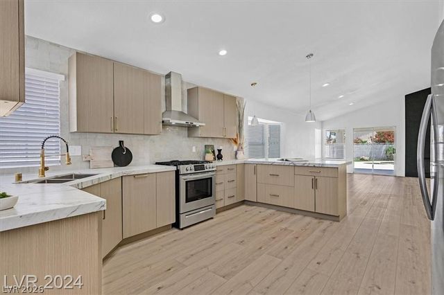 8 Barton Spring Circle, Henderson, NV 89074