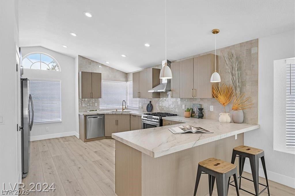 8 Barton Spring Circle, Henderson, NV 89074