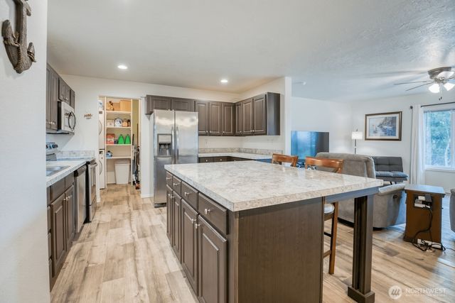 510 Sunset Avenue NE, Ocean Shores, WA 98569