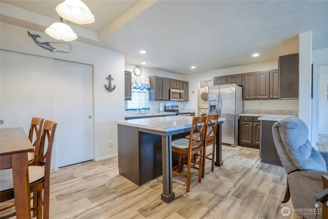 510 Sunset Avenue NE, Ocean Shores, WA 98569